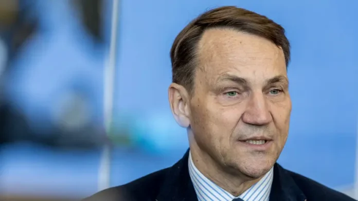 radoslav sikorskij o predelah vliyaniya mezhdunarodnogo ugolovnogo suda-pux-su-0