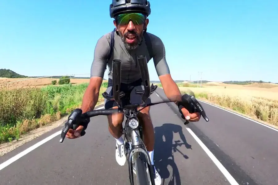 Софиан Сехили рассказал о завершении веломаршрута Divide 2022 во Владивостоке-0