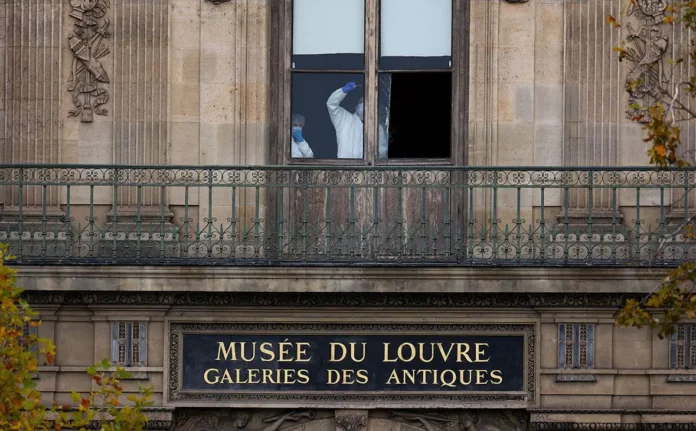 v luvre obnaruzhili eshhe odno pohishhennoe ukrashenie imperatriczy evgenii-pux-su-0