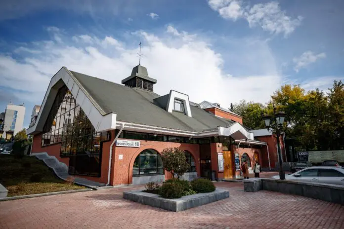 Администрация Екатеринбурга обновит Камерный театр и школы искусств к 2027 году-0