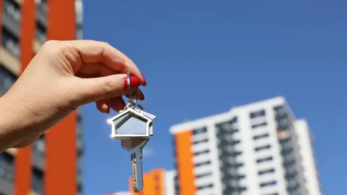 aleksandr chernokulskij i anna frolova obsuzhdayut rynok novostroek-pux-su-0