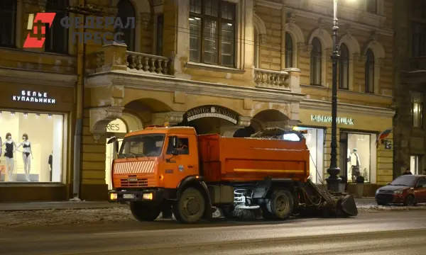 Борис Ясинский и Павел Малков работают над подготовкой Рязани к зиме-0