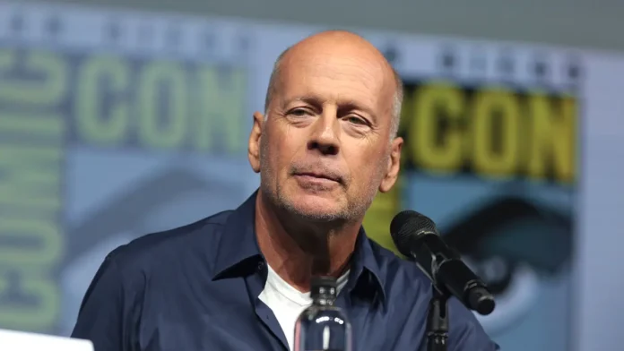 bryus uillis i emma heming izluchayut optimizm vopreki demenczii-pux-su-0