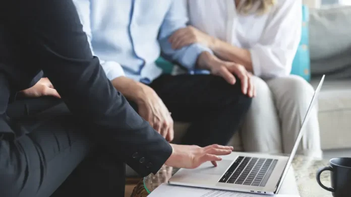 darya ahtyrko i rinata shajdullina rasskazali kak zashhititsya ot nezakonnogo uvolneniya-pux-su-0