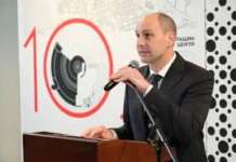 Денис Паслер и гости отметили десятилетний юбилей Ельцин Центра на Урале denis pasler i gosti otmetili desyatiletnij yubilej elczin czentra na urale-pux-su-0