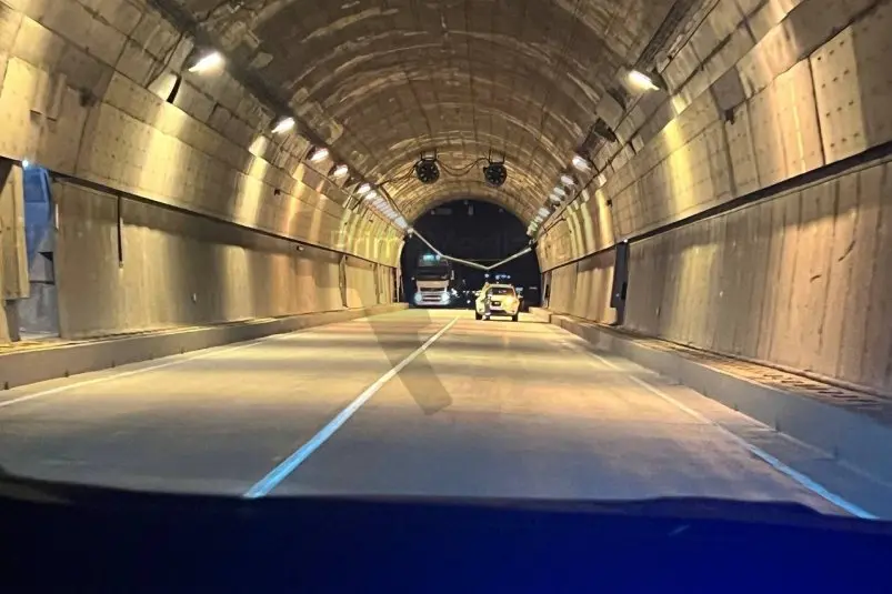 В Хасанском районе заблокировано движение из-за оборвавшегося в туннеле провода ИА PrimaMedia