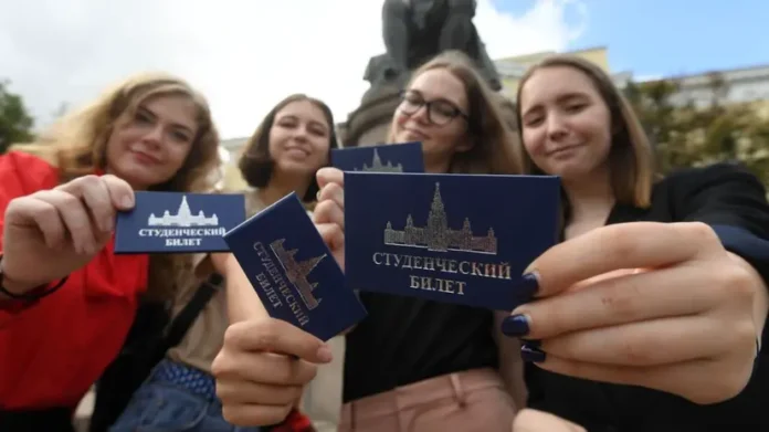 ministerstvo nauki i vysshego obrazovaniya rossii sohranyaet platnyj priyom dlya postupayushhih s nizkim ballom ege-pux-su-0