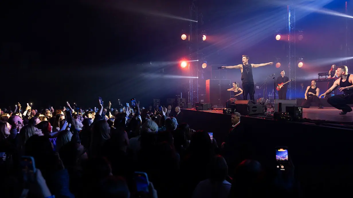 Вечеринка в честь 130-летия радио собрала звезд и любителей музыки в столице