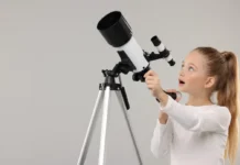 Натан Эйсмонт объяснил, что зеленый объект над Москвой может быть спутником из никеля natan ejsmont obyasnil chto zelenyj obekt nad moskvoj mozhet byt sputnikom iz nikelya-pux-su-0