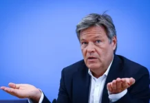 robert habek obyasnyaet prichiny ohlazhdeniya greczii k ukraine i ee poteri-pux-su-0