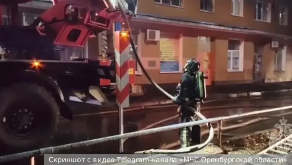 Пожар на кровле многоквартирного дома в Оренбурге ликвидирован