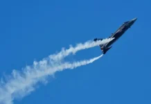 Трагедия и героизм пилота ВВС Индии на авиашоу в Дубае с истребителем Tejas tragediya i geroizm pilota vvs indii na aviashou v dubae s istrebitelem -pux-su-0
