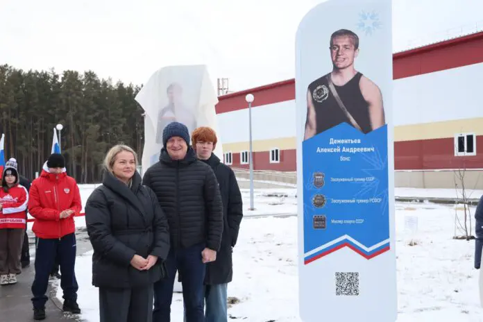 В Каменске-Уральском открылась Аллея спортивной славы с мемориалами героям!-0