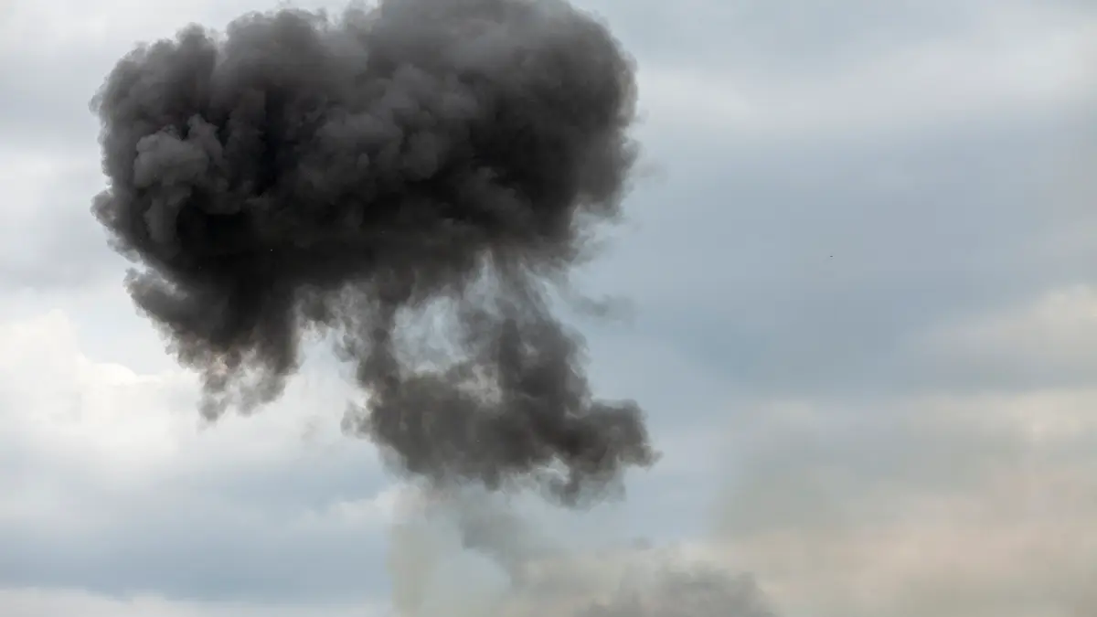 Мощный взрыв на заводе в Миссисипи привел к утечке ядовитых веществ и эвакуации