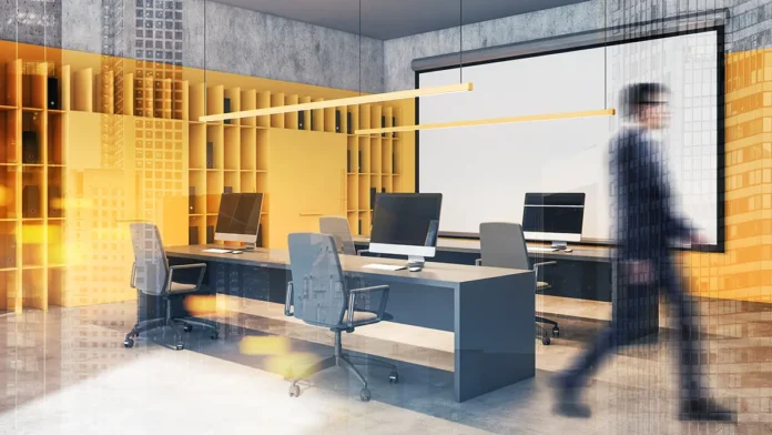 aleksandr haminskij utverzhdaet chto konstitucziya i trudovoj kodeks zashhishhayut svobodu vybora raboty i sovmestitelstva-pux-su-0