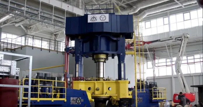 Денис Паслер открыл новый цех ИКМЗ в Титановой долине, что является прорывом в титановом производстве-0