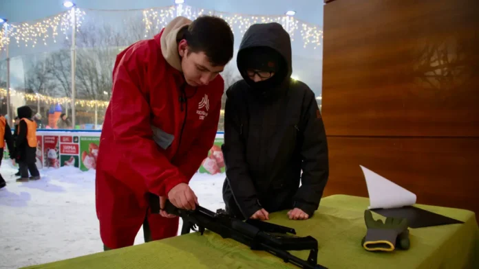 geroi zaharov i dobraya elka otkryvayut put v angarskih prudah-pux-su-0