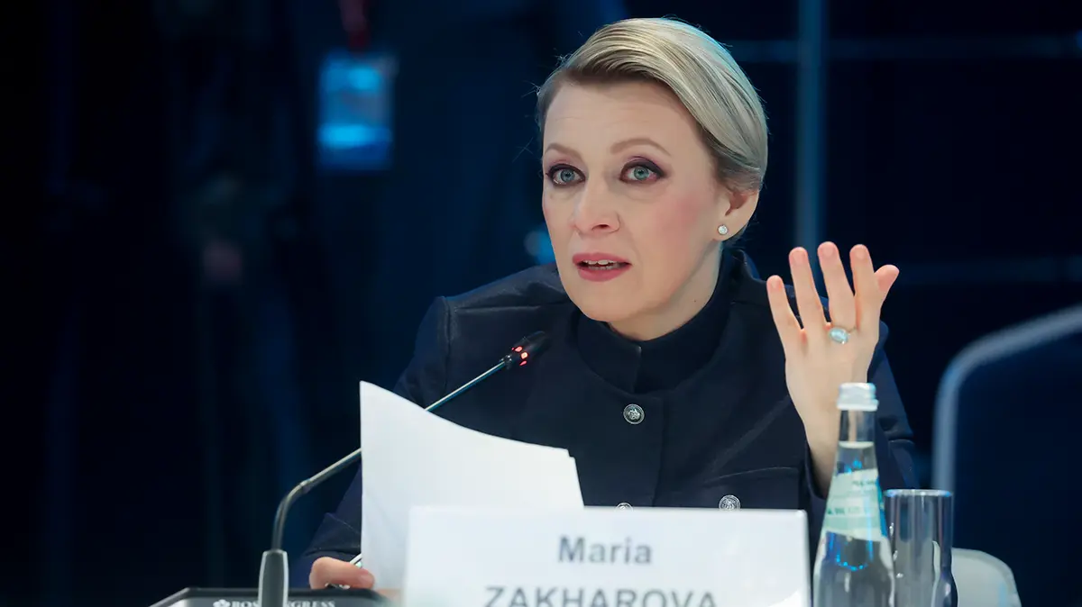 Захарова рассказала о содержимом конверта, который она передала Путину