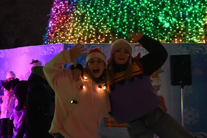 Нижний Тагил отмечает Новый год в ДК им. И. В. Окунева на Уралвагонзаводе-0