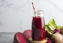 Ольга Редина, Зинаида Волокитина и Елена Соломатина обсуждают свекольный сок olga redina zinaida volokitina i elena solomatina obsuzhdayut svekolnyj sok-pux-su-0