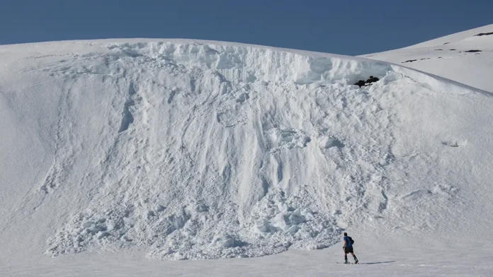 optimistichnye mery bezopasnosti v krymu ot mchs rf v period snegopadov-pux-su-0