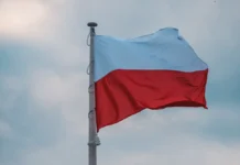 В Варшаве польская полиция задержала троих украинцев и изъяла оборудование для шпионажа v varshave polskaya policziya zaderzhala troih ukrainczev i izyala oborudovanie dlya shpionazha-pux-su-0