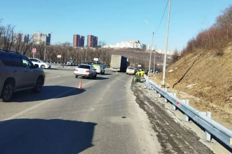 Леерное ограждение появится на трассе в районе Морского кладбища Администрация Владивостока