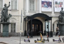 Юбилейная выставка Ильи Комова в Российской академии художеств отмечает 60 лет творчества yubilejnaya vystavka ili komova v rossijskoj akademii hudozhestv otmechaet 60 let tvorchestva-pux-su-0