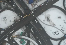 Движение восстанавливается после ДТП с грузовиком на 27 км МКАД dvizhenie vosstanavlivaetsya posle dtp s gruzovikom na 27 km mkad-pux-su-0