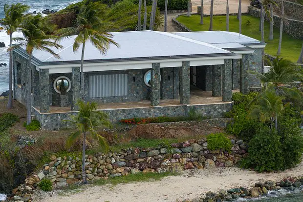 Дом на частном острове, принадлежащем Джеффри Эпштейну