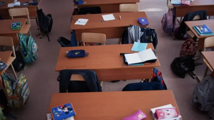 ivan lebedev prinyal operativnye mery po energosnabzheniyu shkol murmanska-pux-su-0