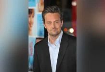 На могиле Мэттью Перри из «Друзей» установили памятную табличку na mogile mettyu perri iz druzej ustanovili pamyatnuyu tablichku-pux-su-0