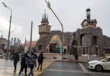 Ослик Жорик из зоны СВО обрел новую жизнь в Московском зоопарке oslik zhorik iz zony svo obrel novuyu zhizn v moskovskom zooparke-pux-su-0