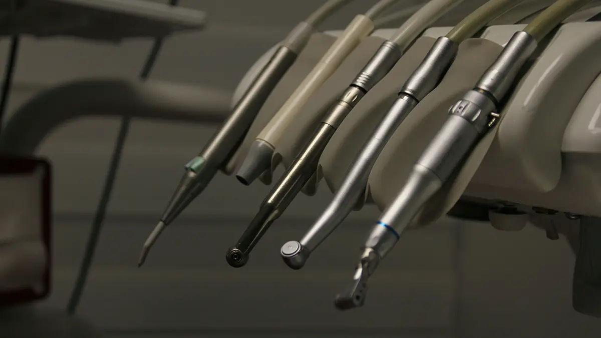 Итальянские врачи ошибочно удалили пациентке 11 здоровых зубов