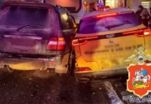 В Солнечногорске Госавтоинспекция выясняет детали ДТП с такси и Toyota v solnechnogorske gosavtoinspekcziya vyyasnyaet detali dtp s taksi i -pux-su-0