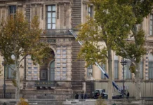 Воры из Лувра скрылись на Yamaha, Suzuki и Citroën – новые детали vory iz luvra skrylis na i novye detali-pux-su-0