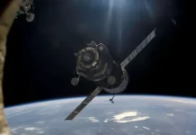 Экипаж Crew Dragon с Андреем Федяевым готовится к стыковке с МКС ekipazh s andreem fedyaevym gotovitsya k stykovke s mks-pux-su-0