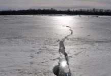 МКХ Москвы предупреждает: лед опасен в непогоду mkh moskvy preduprezhdaet led opasen v nepogodu-pux-su-0