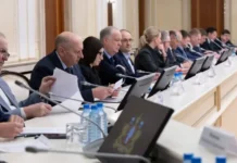 Паслер и Породнов работают над укреплением позиций бизнеса в Свердловской области pasler i porodnov rabotayut nad ukrepleniem poziczij biznesa v sverdlovskoj oblasti-pux-su-0