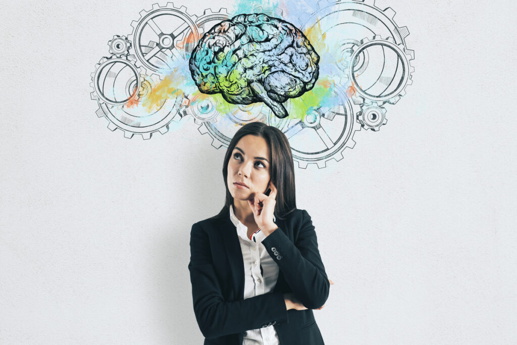 Девушка задумчиво смотрит вверх, над ее головой графический рисунок мозга