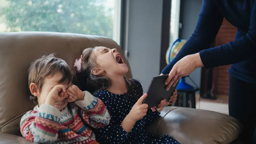 Психолог Таранова назвала истерику ребёнка признаком зависимости от гаджетов