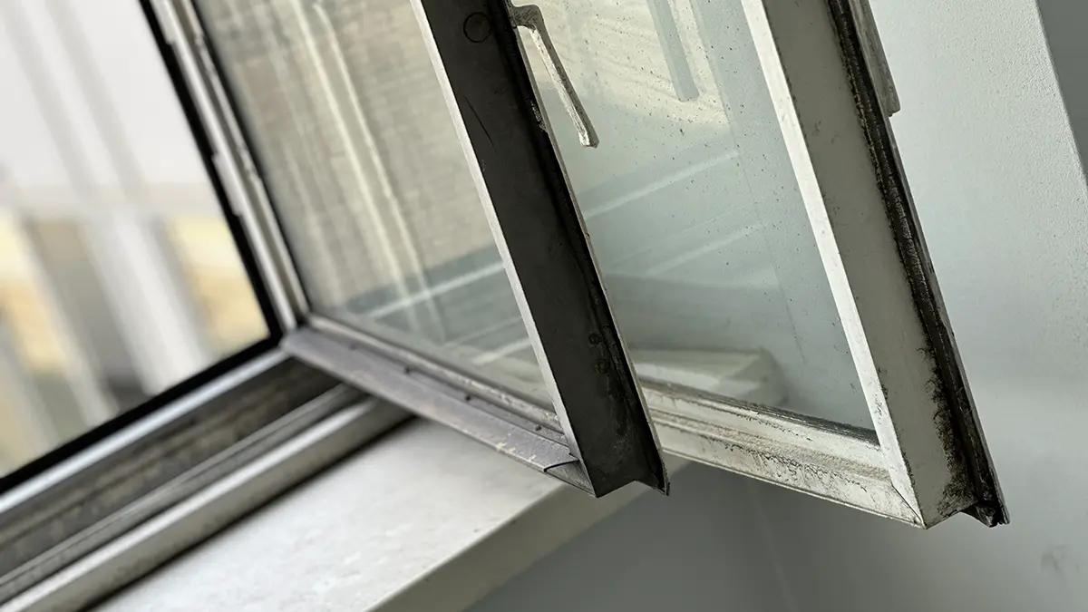 Тоболячка обворовала квартиру этажом ниже с помощью каната из простыней