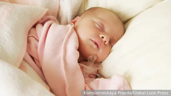 Психолог объяснила тенденцию укладывать детей спать под «белый шум»