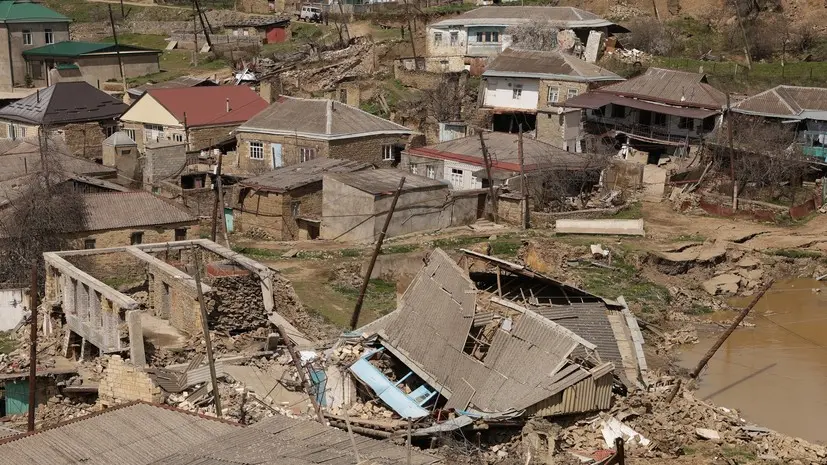 МЧС заявило об угрозе оползней пострадавшим от паводка районам Чечни и Дагестана