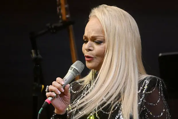 Лариса Долина