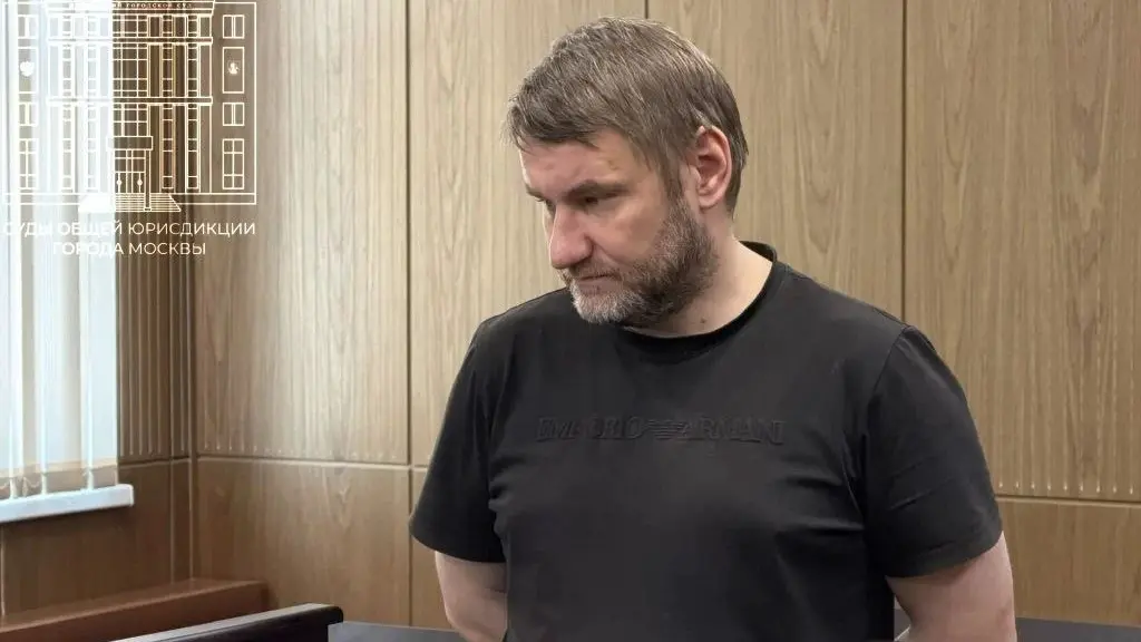 Суд арестовал мужчину, пытавшегося унести девушку как в «Кавказской пленнице»