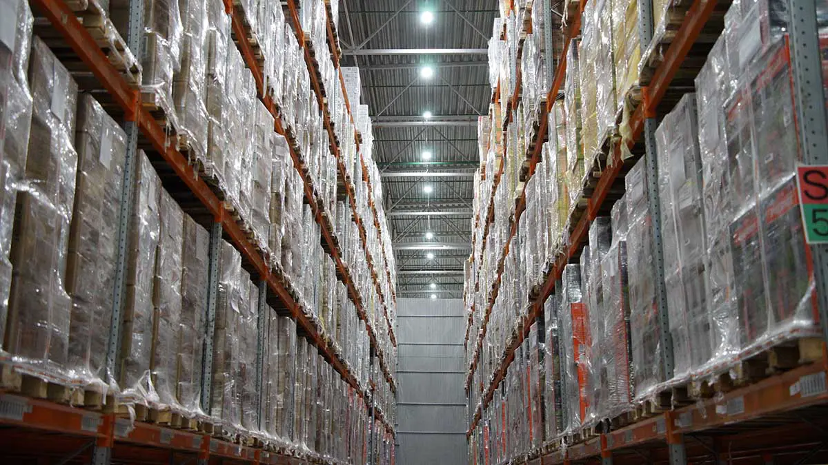 Mash: Сотрудник ПВЗ своровал товары на 800 тысяч рублей, чтобы устроить личную жизнь