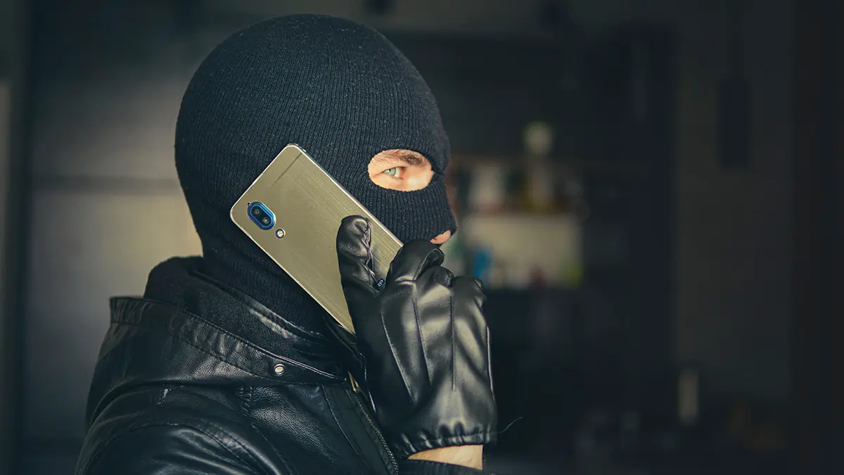 Мошенники заставили пенсионерку из Москвы «задекларировать» девять миллионов