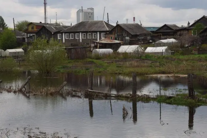 Паводок на Среднем Урале- власти помогают 19 поселениям-0