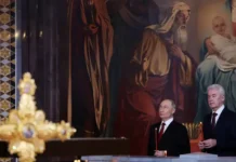 Путин и Патриарх Кирилл отмечают Пасху в Храме Христа Спасителя putin i patriarh kirill otmechayut pashu v hrame hrista spasitelya-pux-su-0